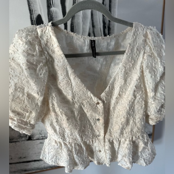 Creamy, textured, button crop top from Zara in size M - Picture 7 of 7